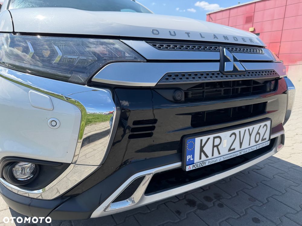Mitsubishi Outlander 2.0 Instyle + 4WD CVT - 13
