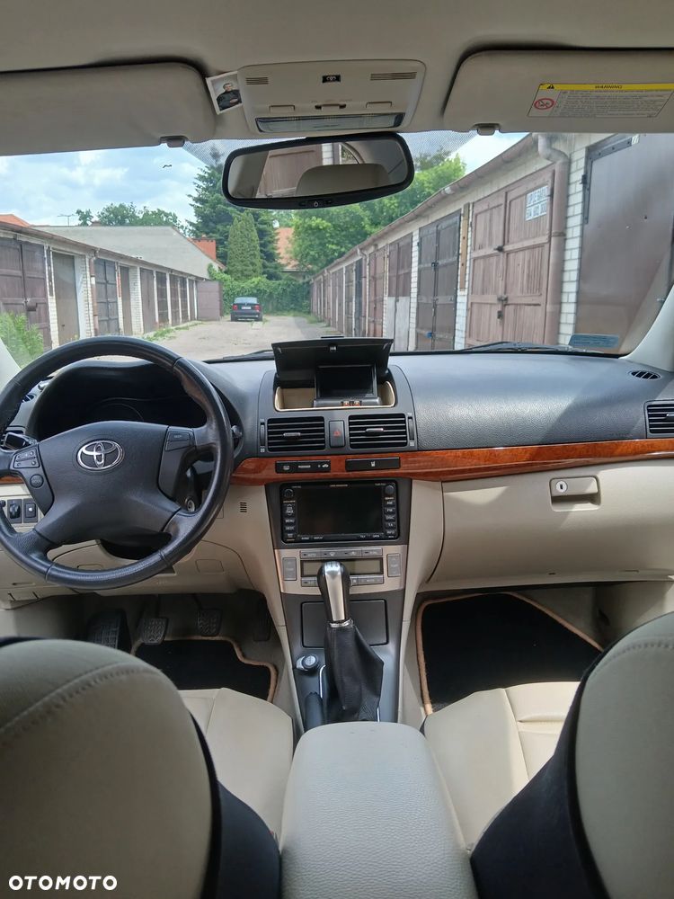 Toyota Avensis 1.8 VVT-i Sol - 26