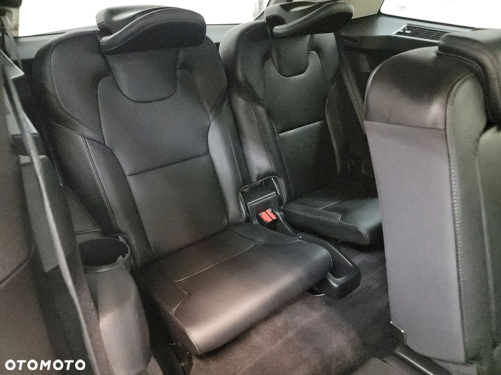 Volvo XC 90 Momentum - 11