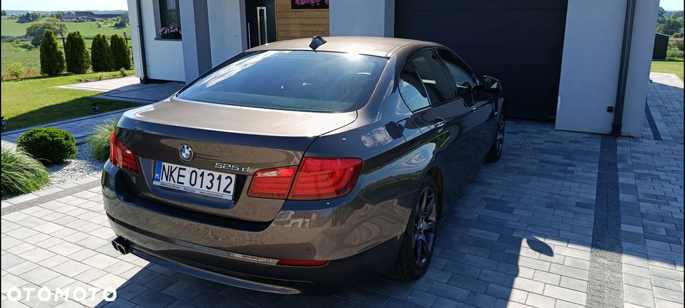 BMW Seria 5 525d xDrive - 8