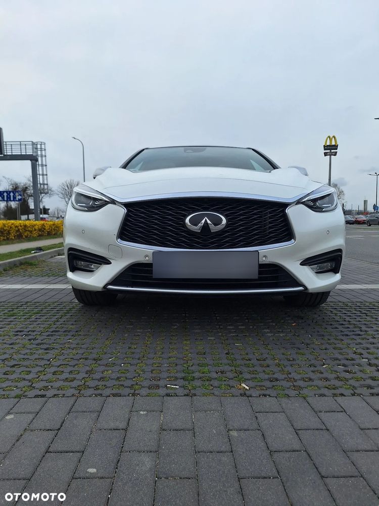 Infiniti Q30 1.6t Premium 7DCT - 2