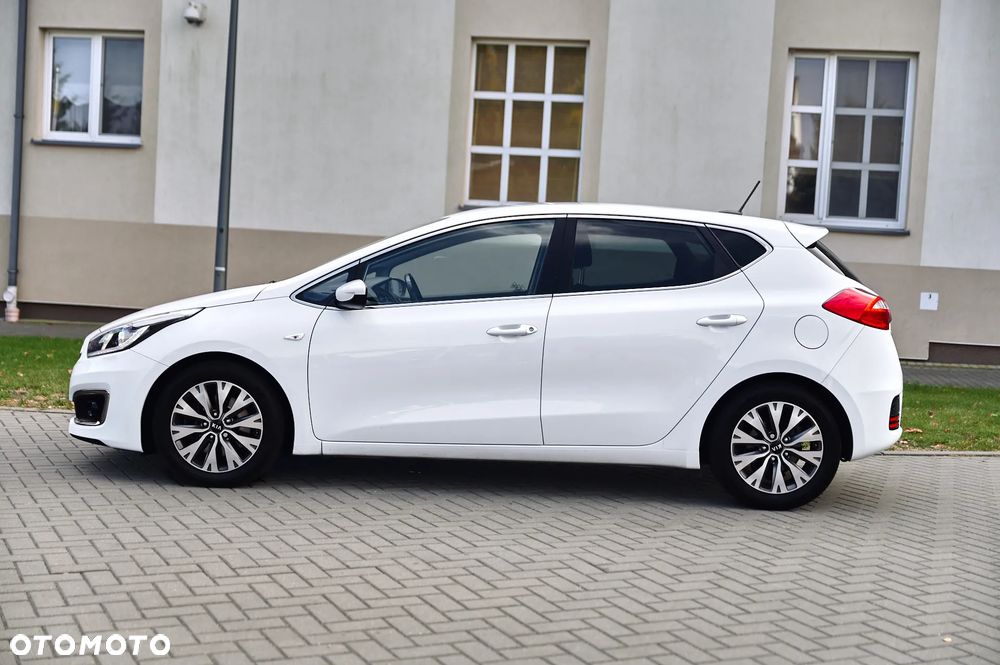 Kia Ceed 1.6 CRDi 136 ISG Dream Team Edition - 5