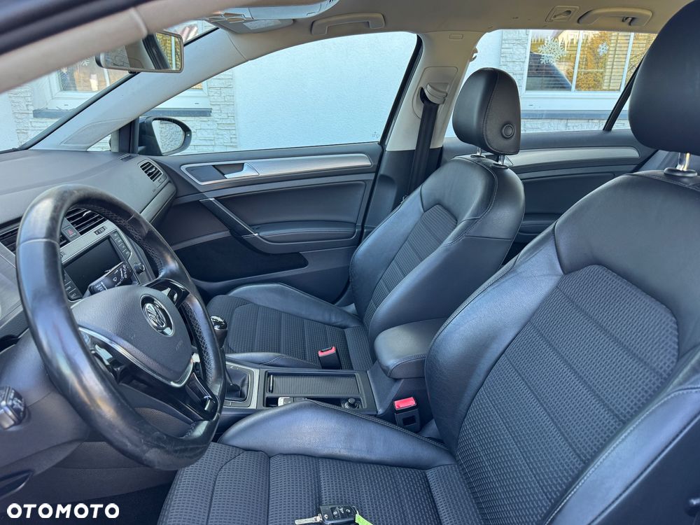 Volkswagen Golf 2.0 TDI BlueMotion Technology Lounge - 12