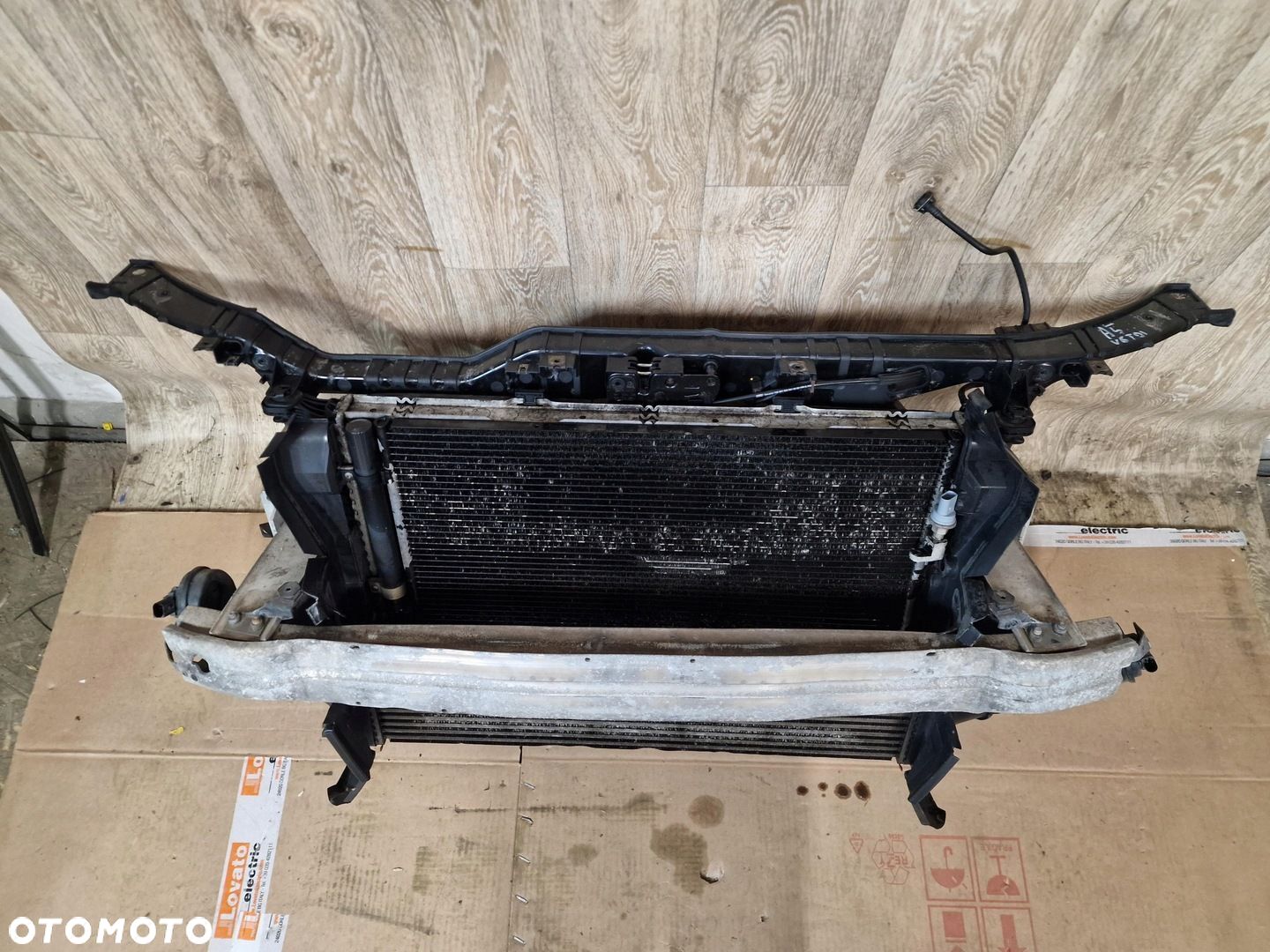 Pas Przedni Chłodnice AUDI A5 2.7 TDI 3.0 TDI 2010 - 1