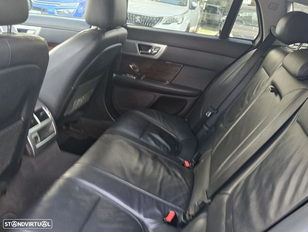 Jaguar XF Sportbrake 2.2 D R-Sport - 22