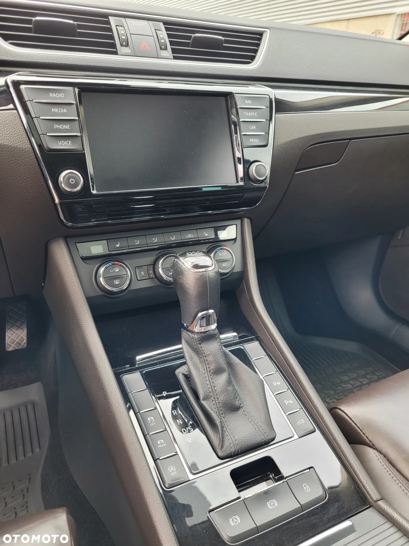 Skoda Superb 2.0 TDI L&K DSG - 14