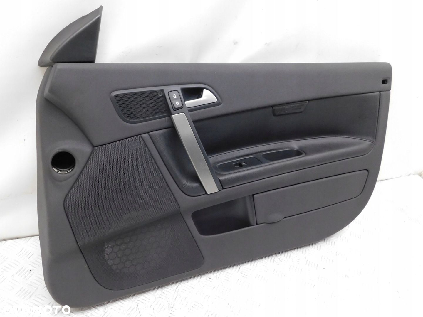 BOCZEK PRAWY 30633348 - VOLVO C70 II EU - 2