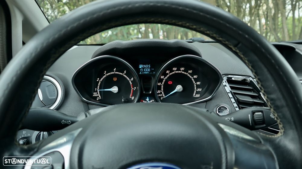 Ford Fiesta 1.0 T EcoBoost Titanium PowerShift - 34