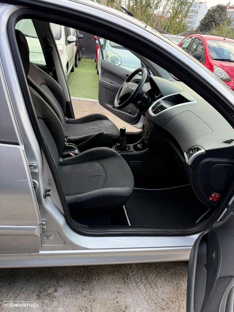 Peugeot 207 1.4 16V Trendy - 23