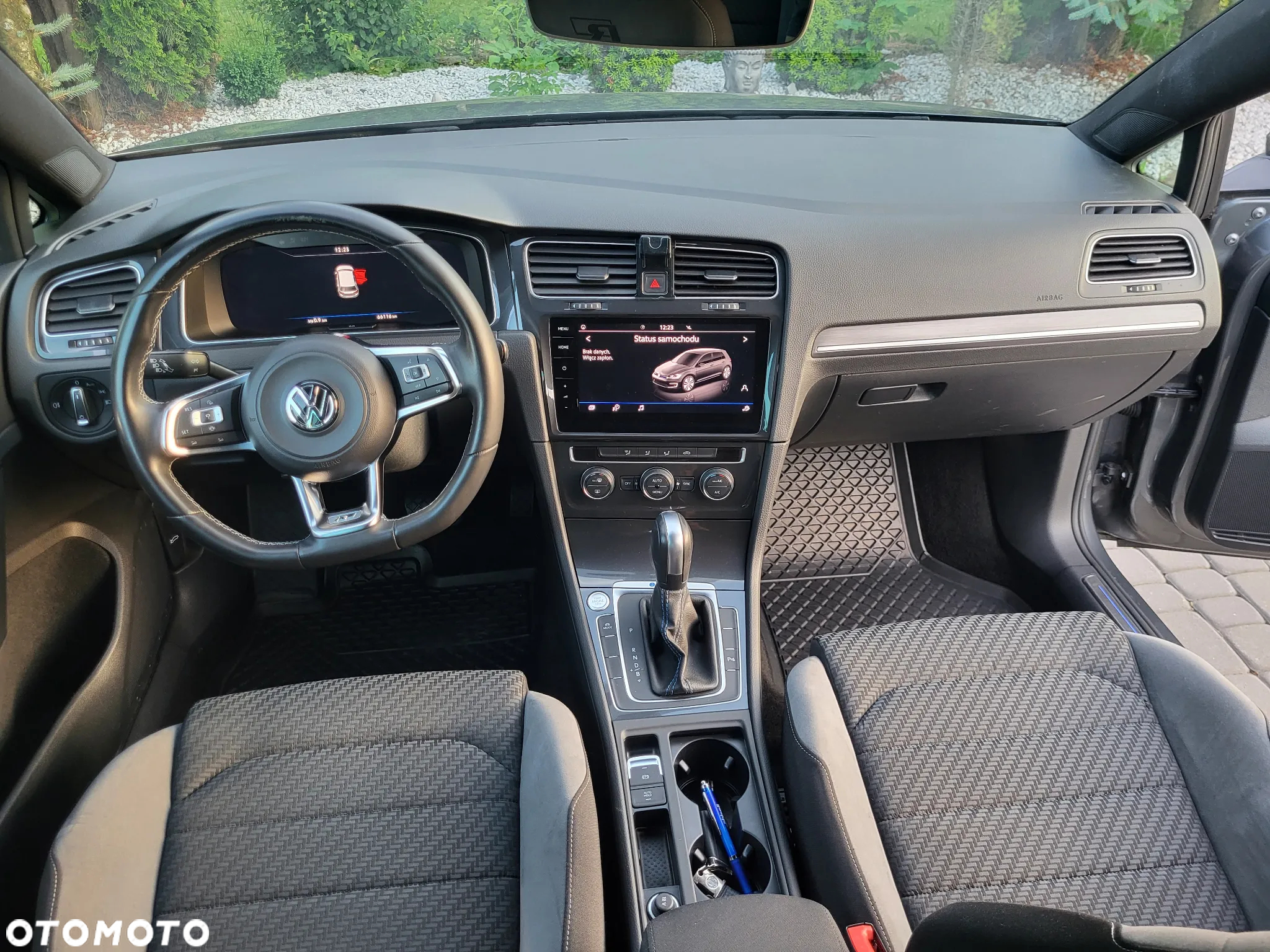 Volkswagen Golf e-Golf - 11