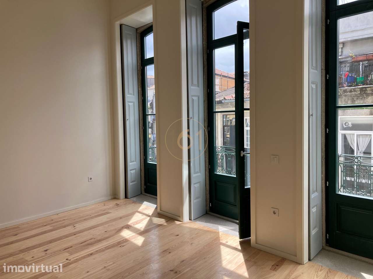 Apartamento T0 situado na baixa do Porto, na Rua de Sto Ildefonso, com - Grande imagem: 3/32