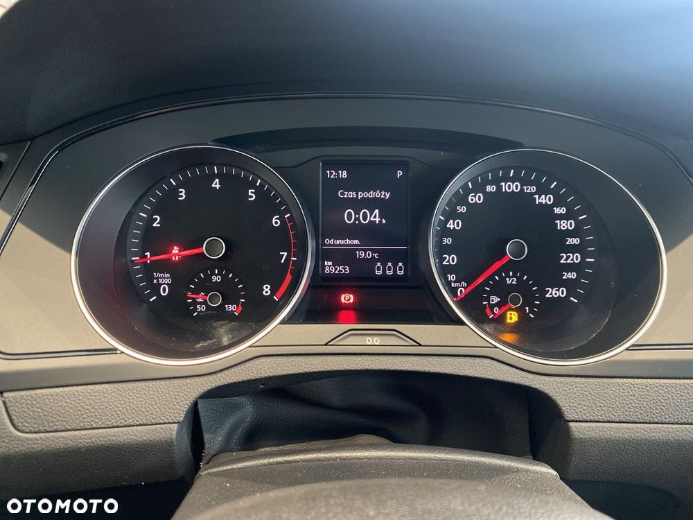 Volkswagen Passat - 14