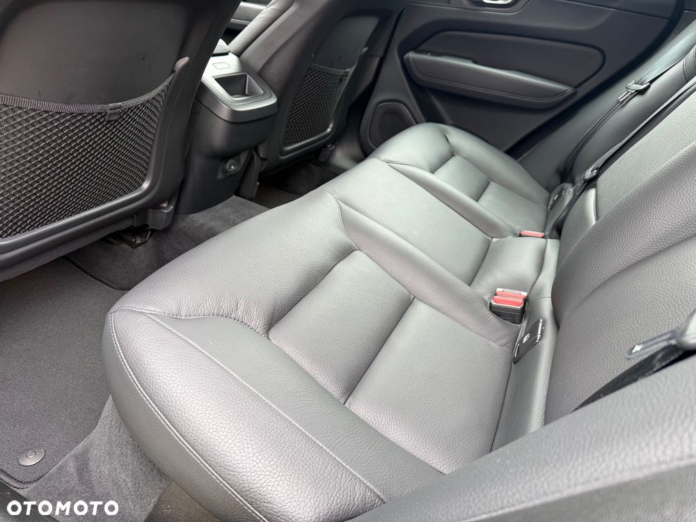 Volvo XC 60 B4 D Ultimate Dark - 40