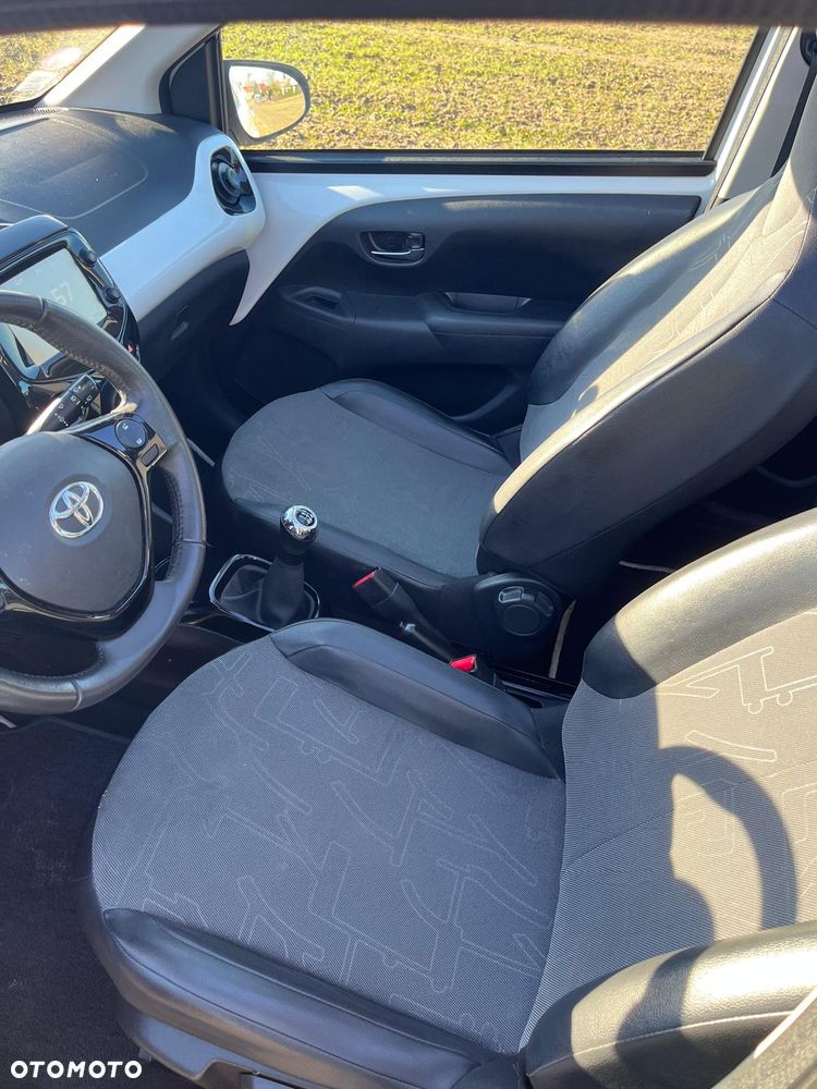 Toyota Aygo x-play - 12