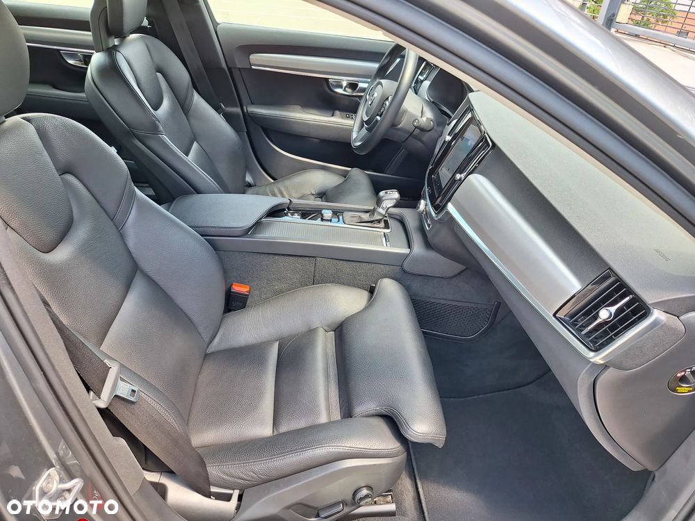 Volvo V90 T4 Momentum Pro - 26