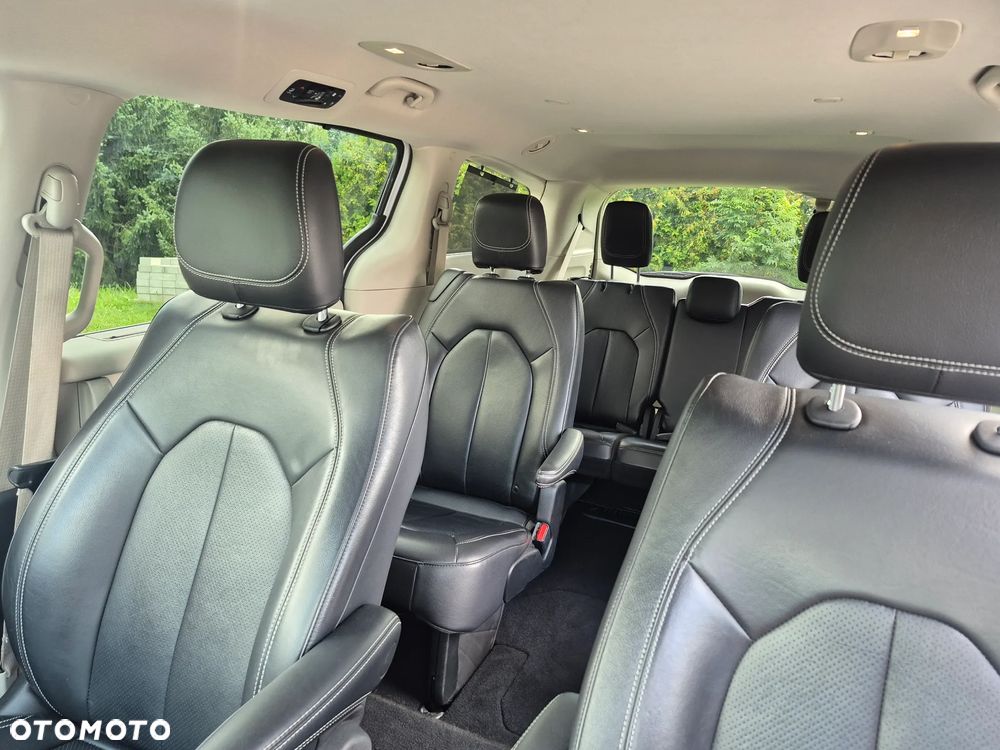 Chrysler Pacifica - 8