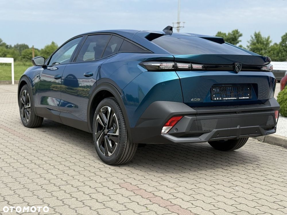 Peugeot 408 - 8