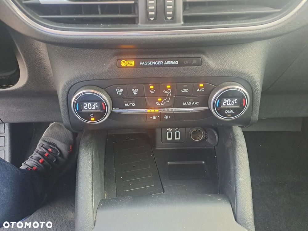 Ford Kuga - 10