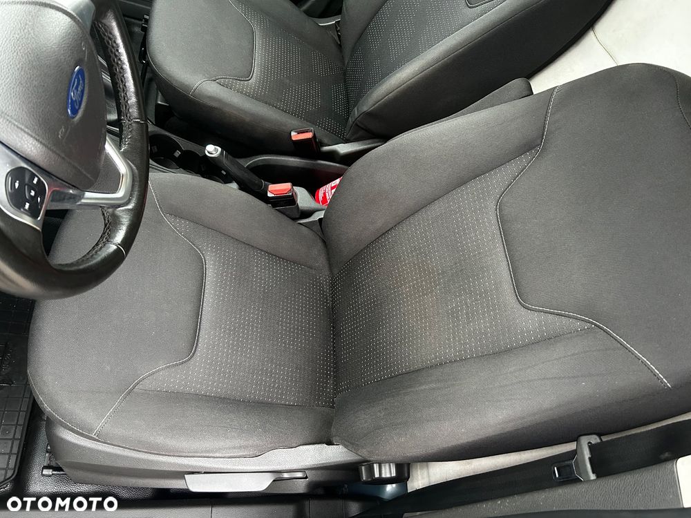 Ford Transit Courier - 14