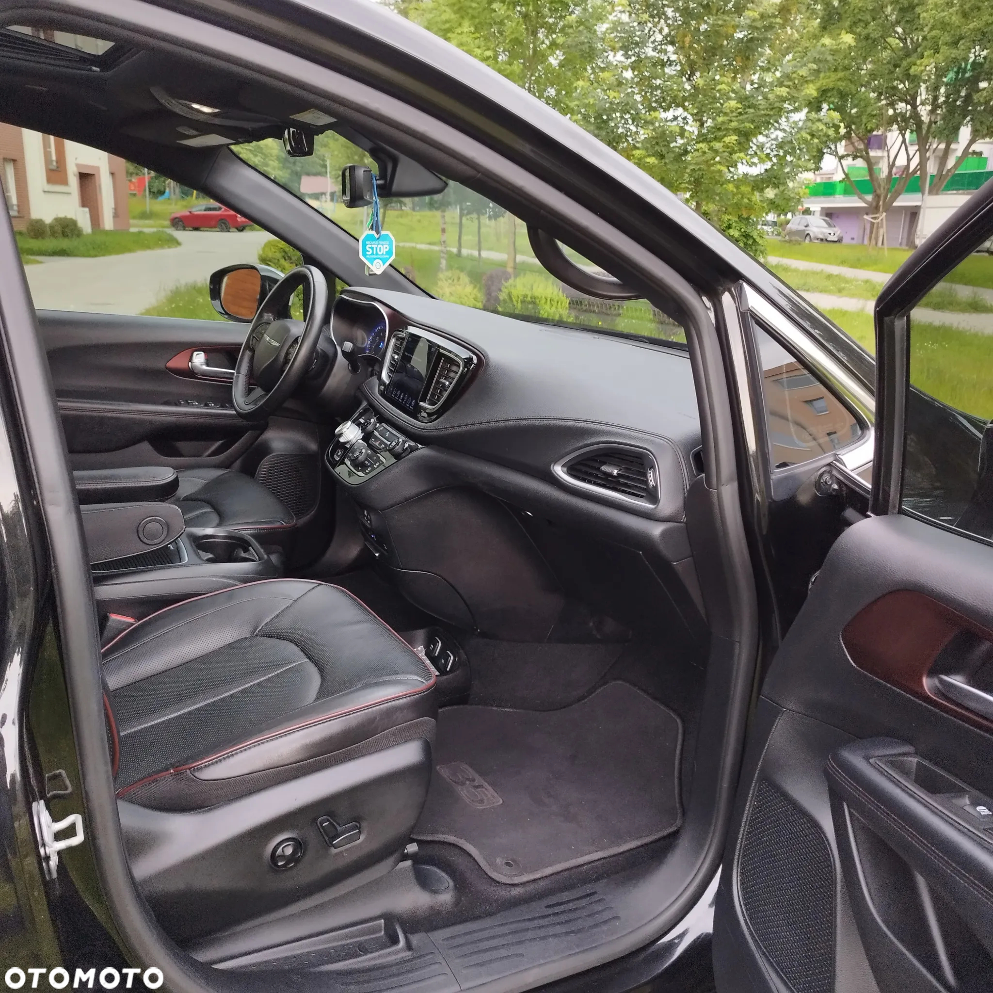 Chrysler Pacifica - 10