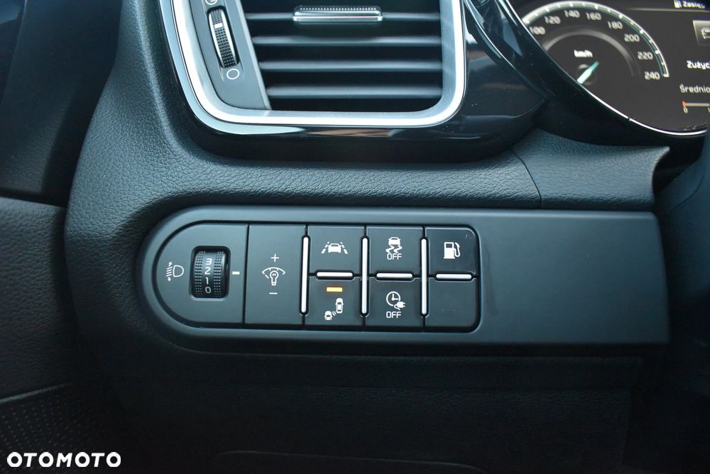 Kia Ceed 1.6 GDI PHEV L DCT - 24