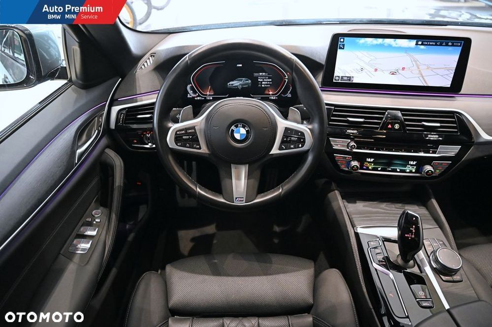 BMW Seria 5 530d xDrive mHEV - 10