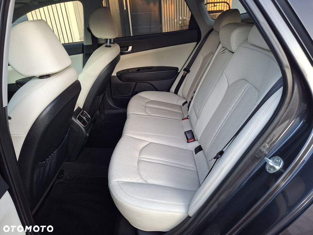Kia Optima - 11