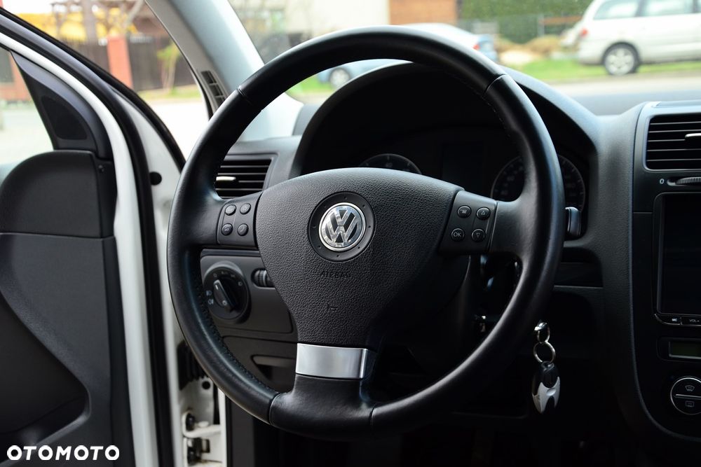 Volkswagen Golf - 28