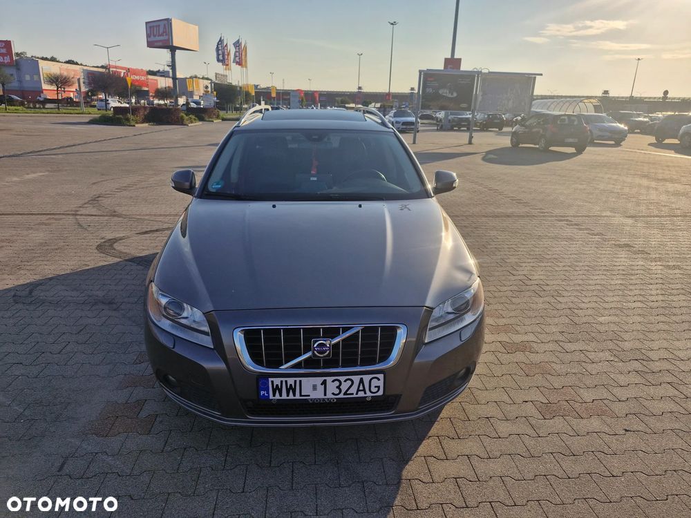 Volvo V70 D5 Summum - 1