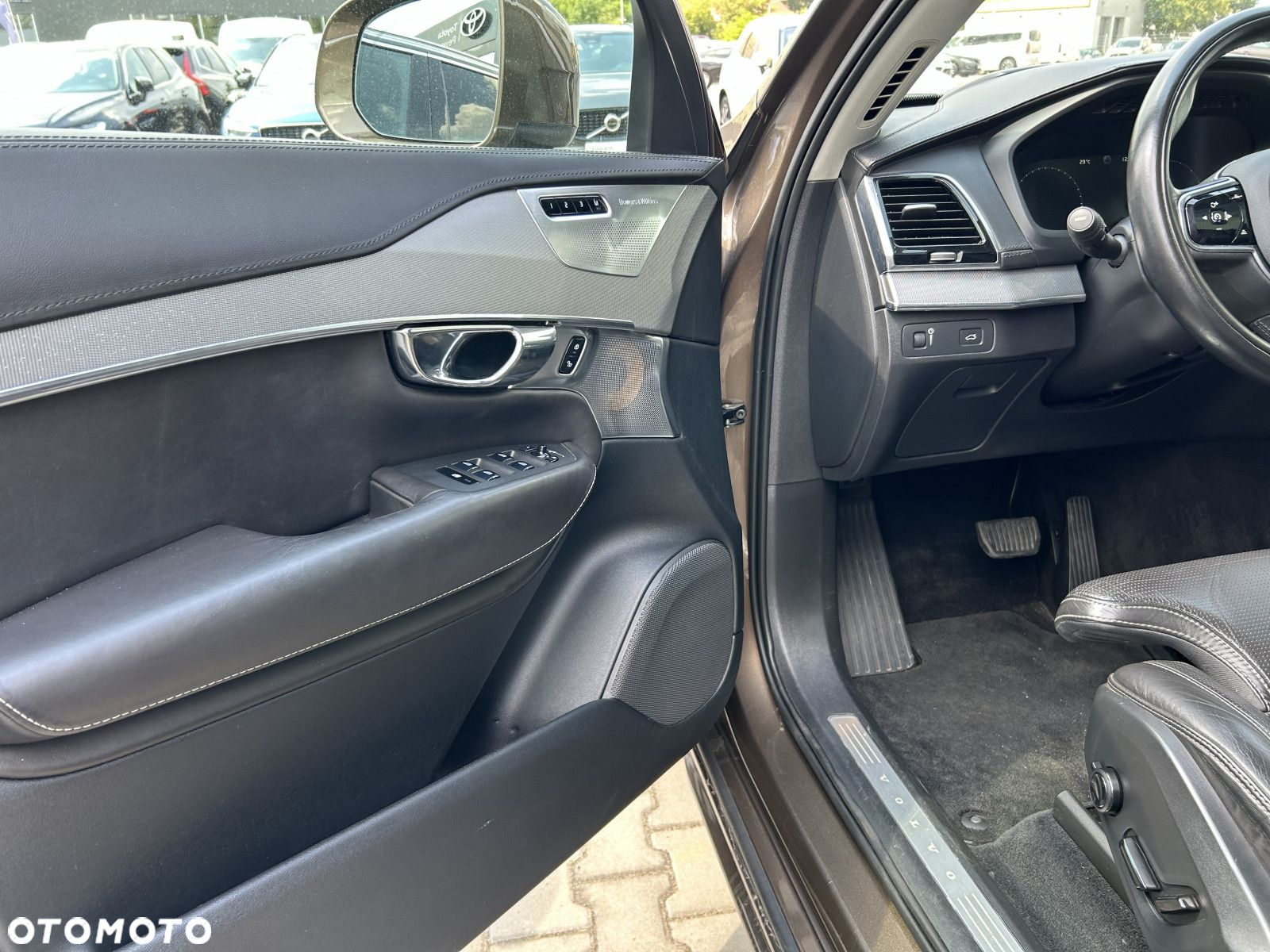 Volvo XC 90 - 9