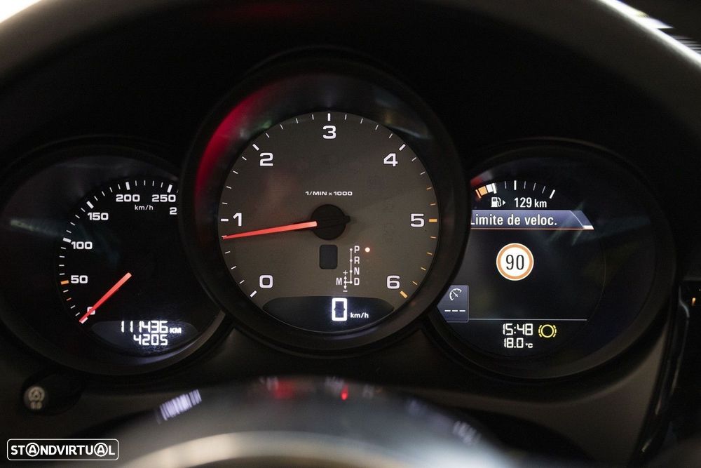 Porsche Macan - 24