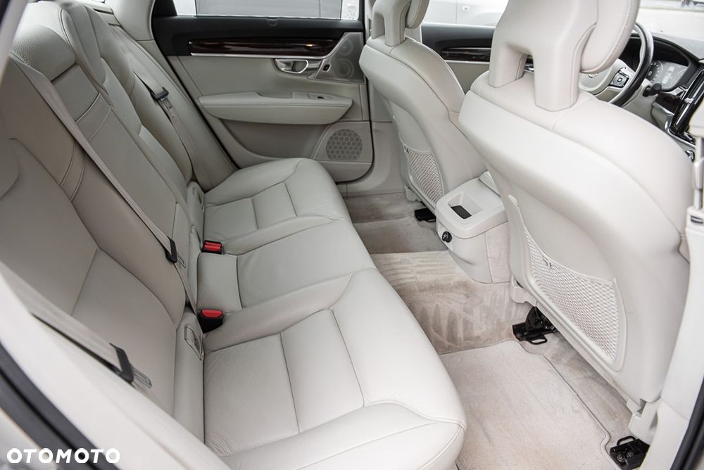 Volvo S90 D5 AWD Momentum - 33