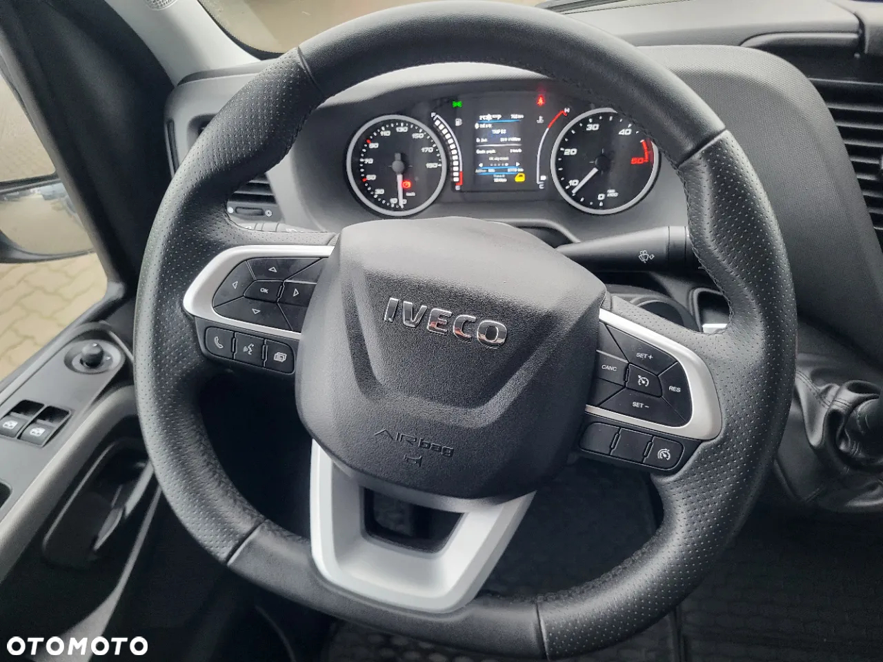 Iveco 35S18A8V Furgon 7-osobowy - 16