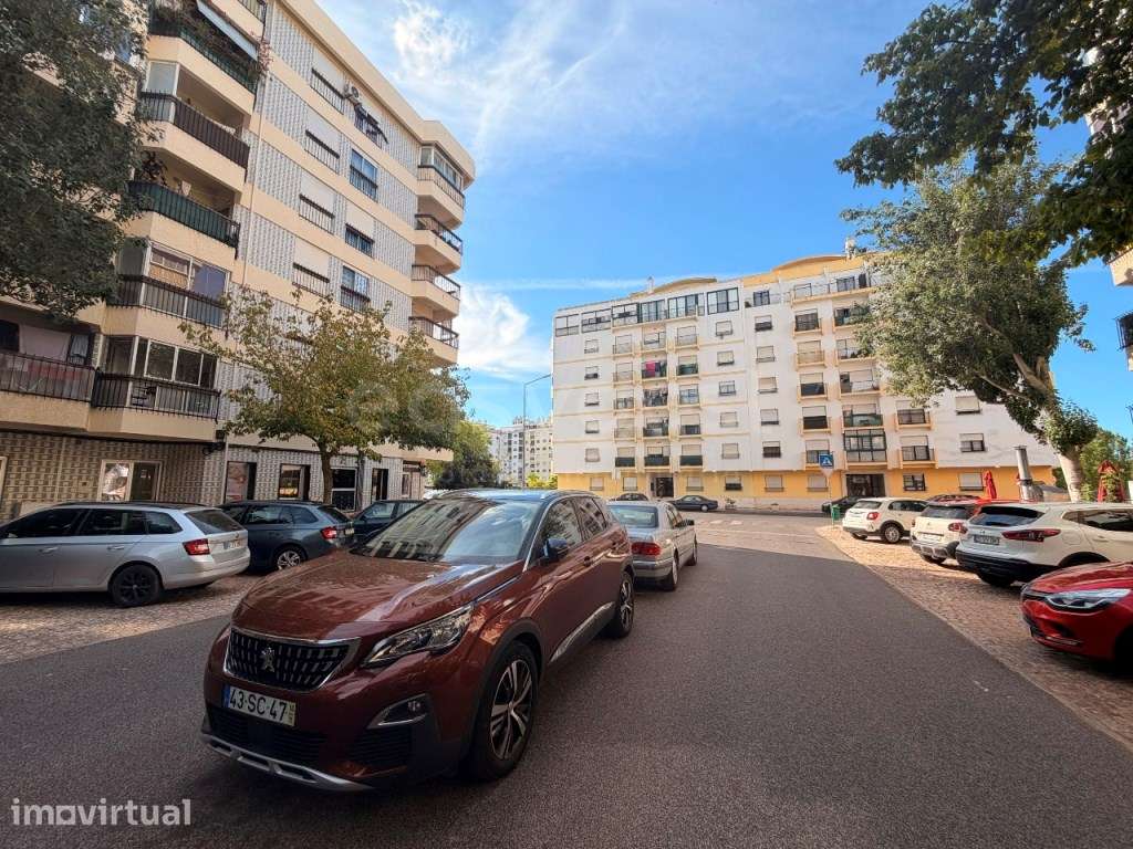 Apartamento T3 no Bairro do Liceu - Conforto, Espaço e Excelente Lo... - Grande imagem: 2/16