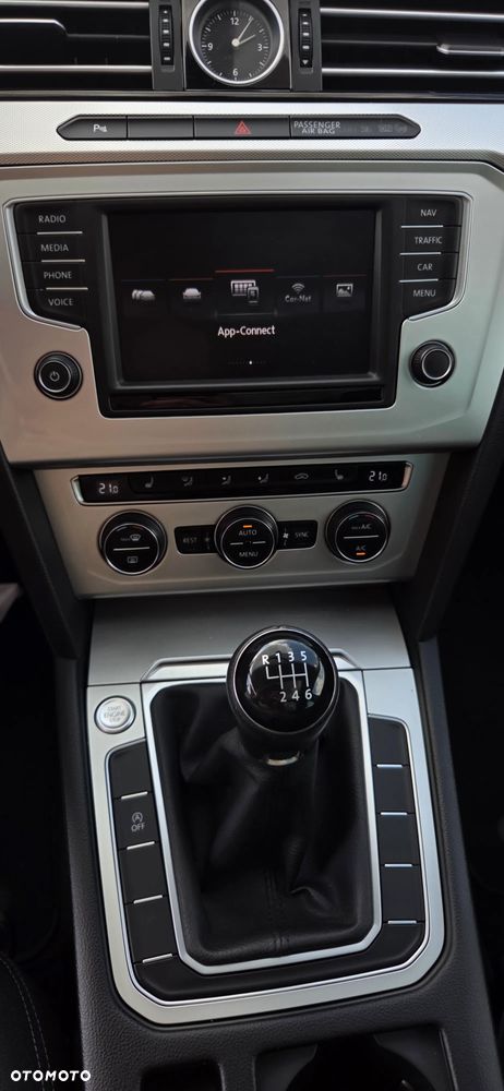 Volkswagen Passat Variant 2.0 TDI BMT Highline - 26