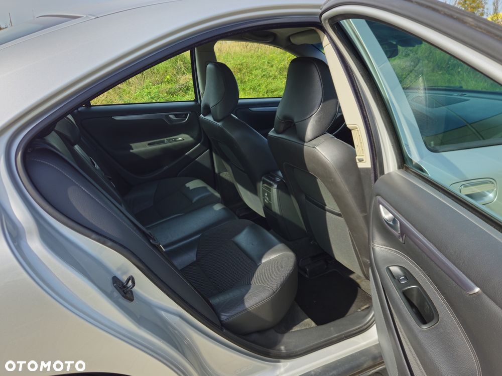 Volvo S60 2.4D5 Momentum - 11