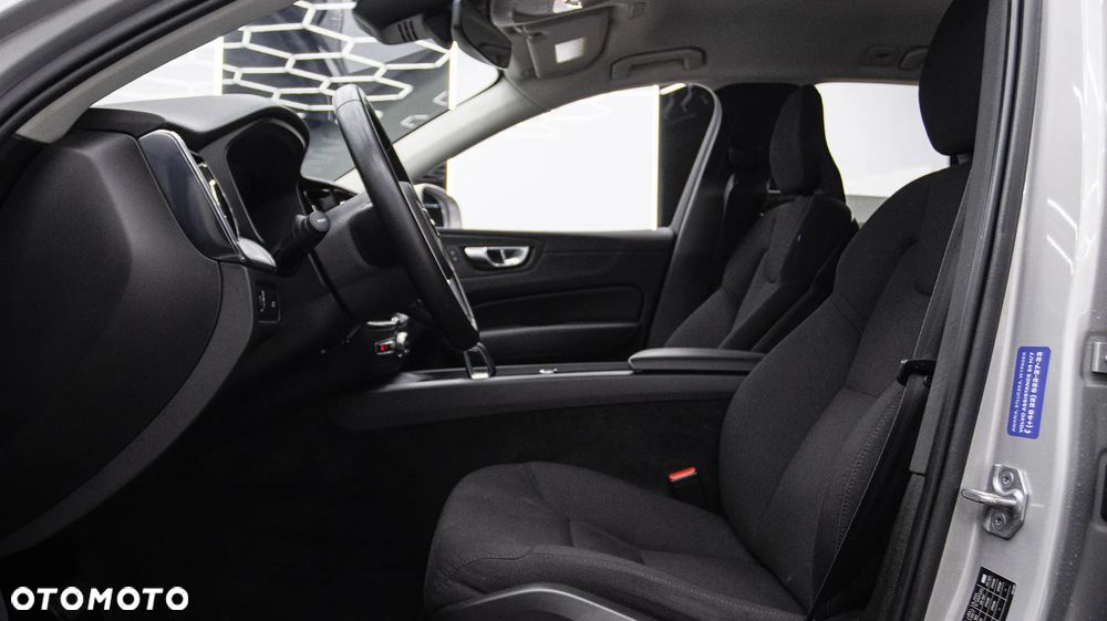 Volvo XC 60 B4 B Momentum Pro - 16