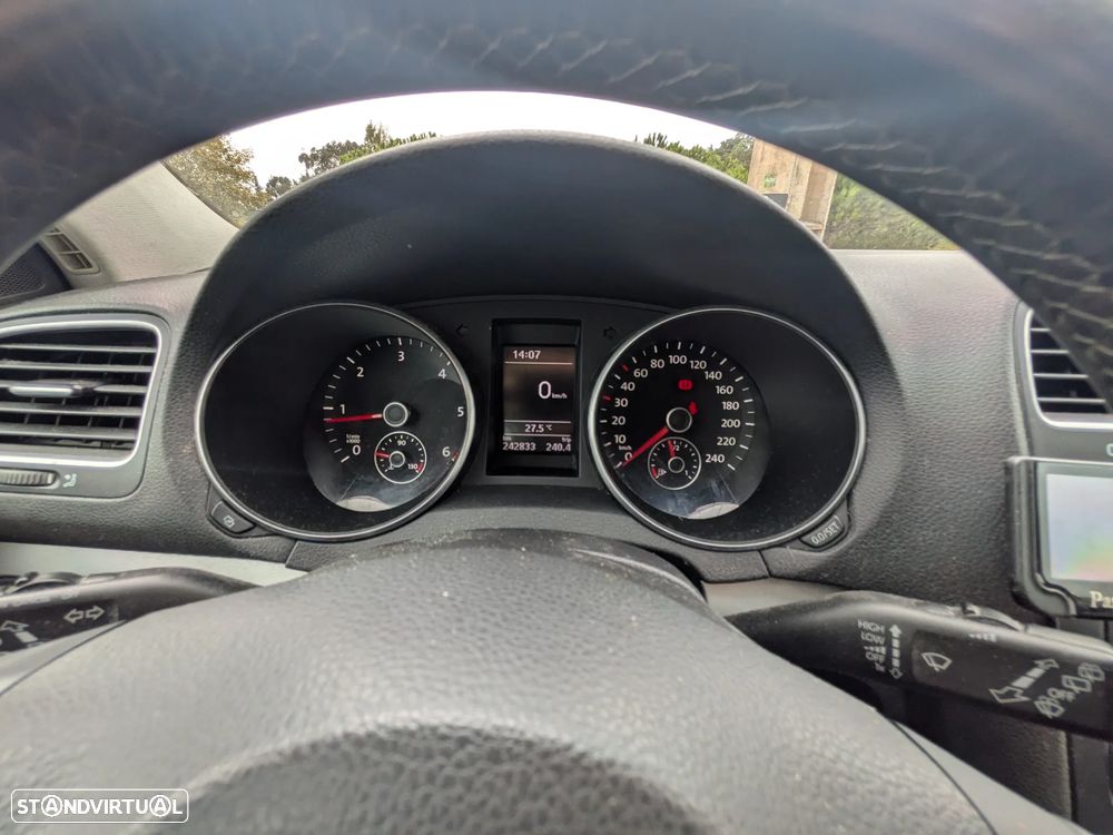 Volkswagen Golf 1.6 TDi Edition — fotografia 11
