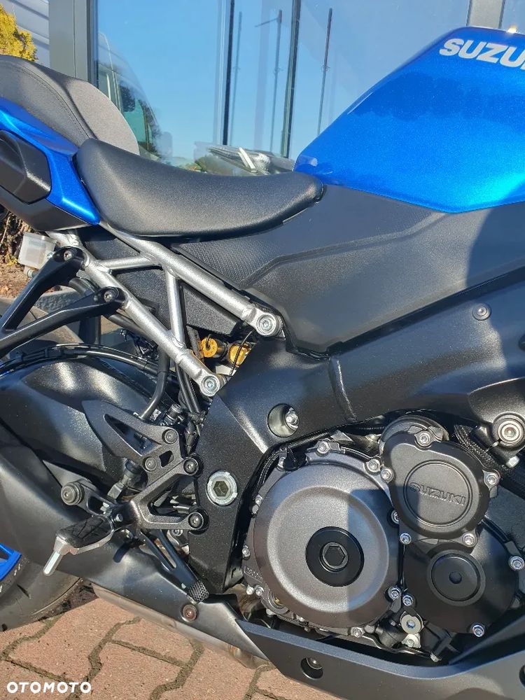 Suzuki GSX - 33