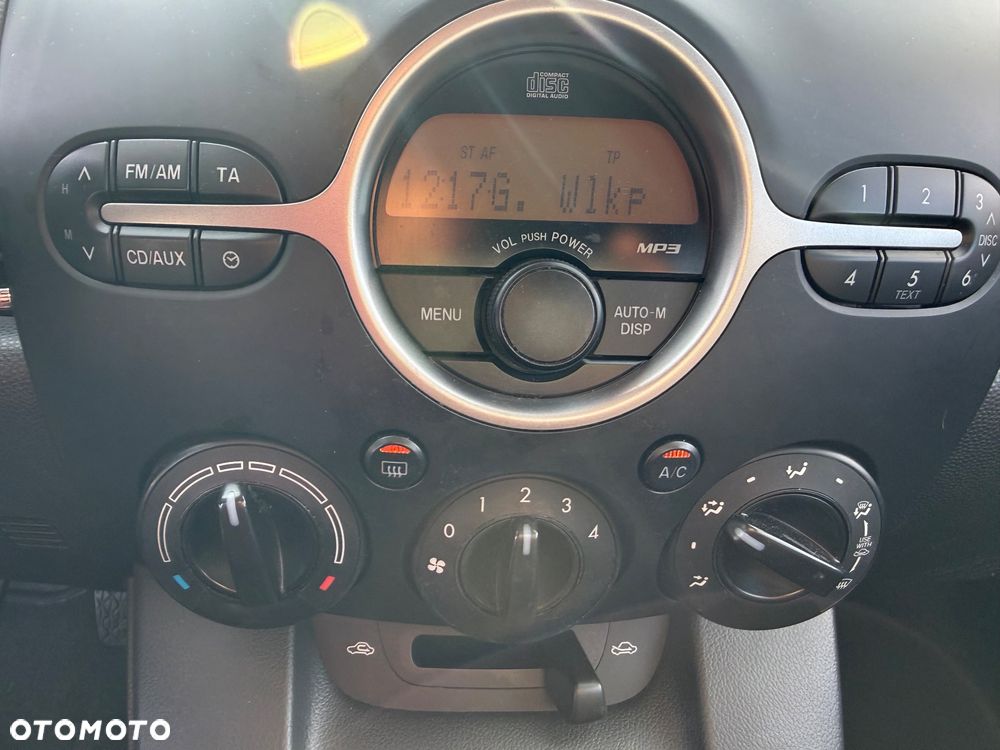 Mazda 2 - 24