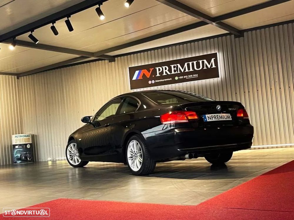 BMW 320 i Coupe - 4
