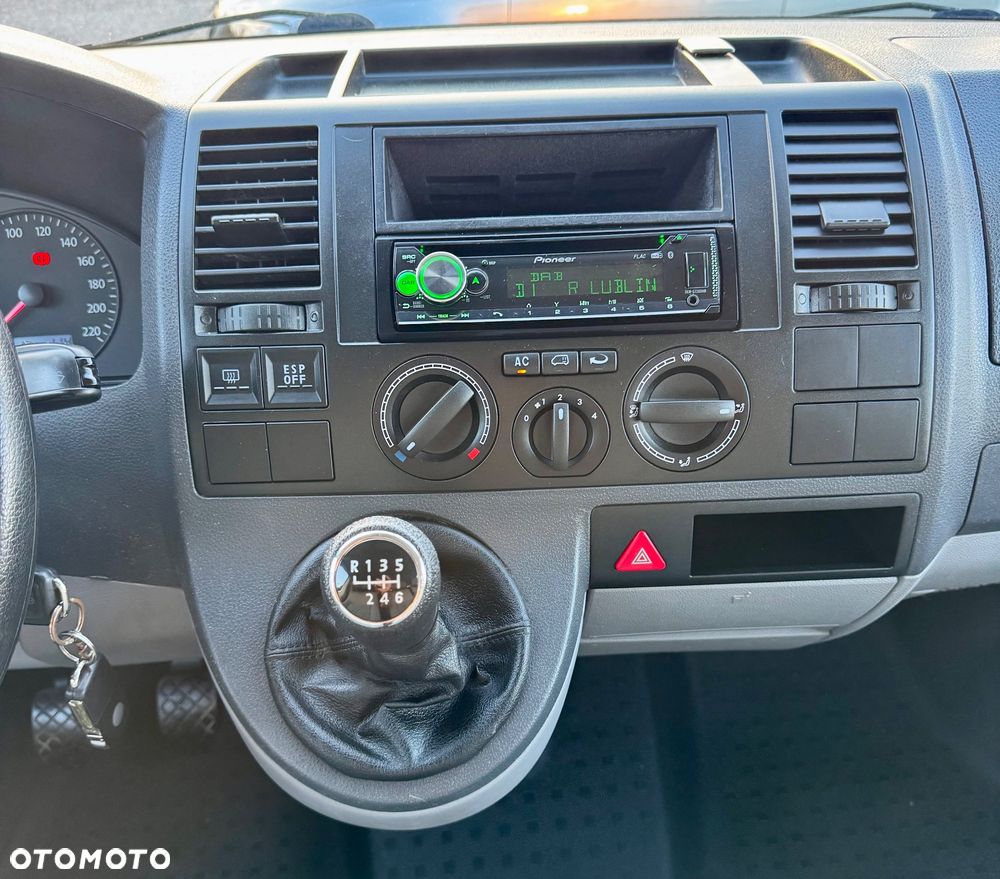 Volkswagen Caravelle - 19