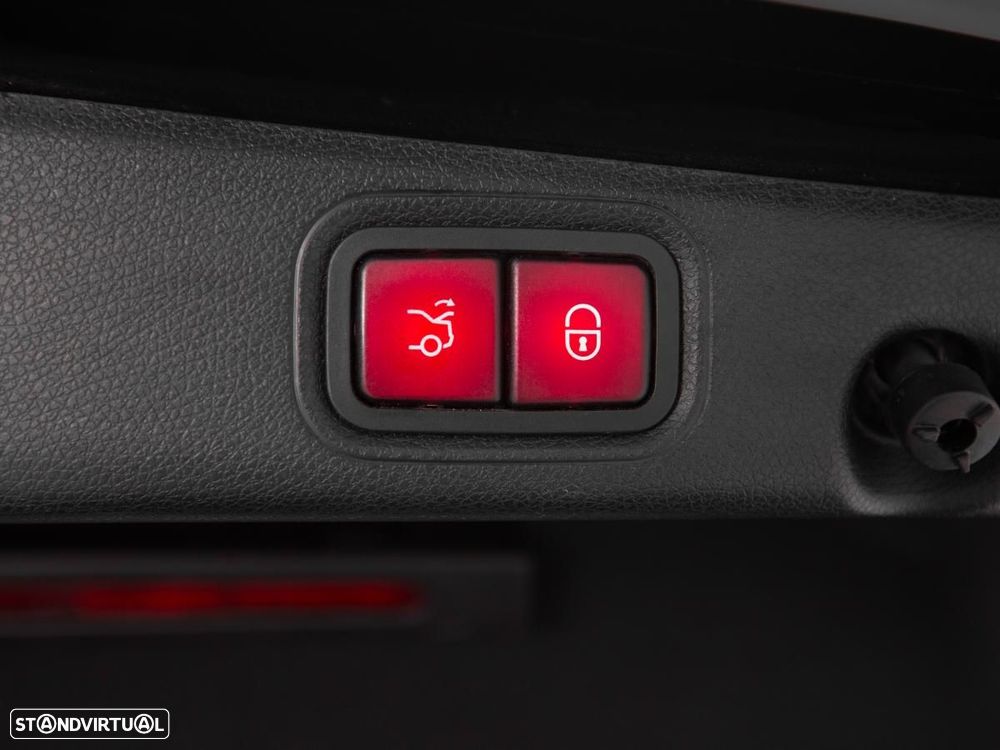 Mercedes-Benz E 300 de 4Matic 9G-TRONIC AMG Line - 14