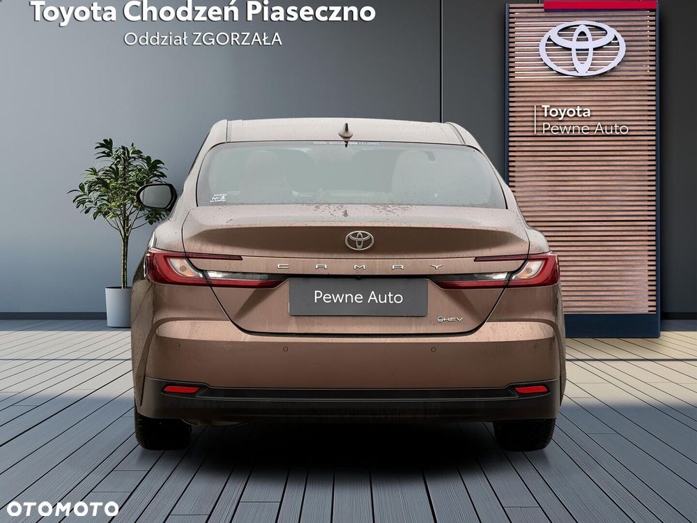 Toyota Camry - 5