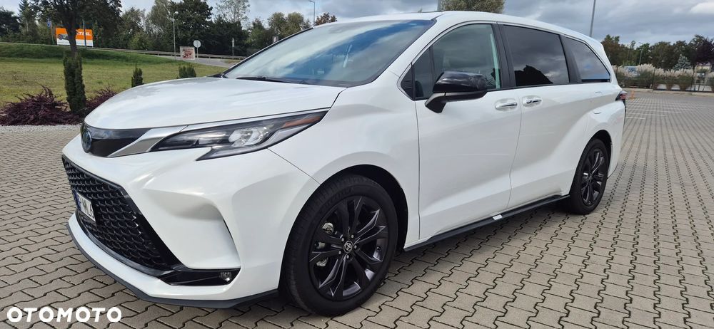 Toyota Sienna - 2