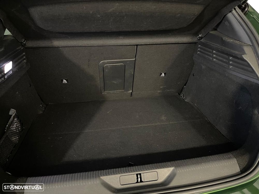 Peugeot 308 1.6 Hybrid Allure e-EAT8 - 33