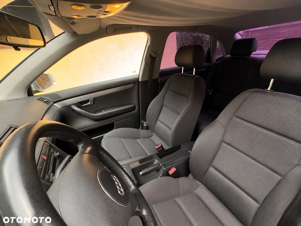 Audi A4 Limousine - 8