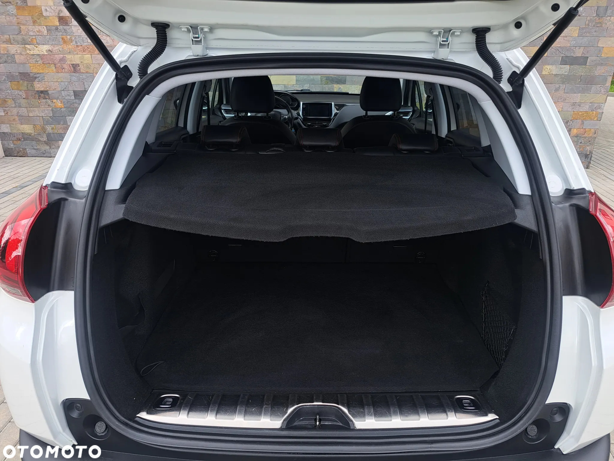 Peugeot 2008 1.2 Pure Tech Allure S&S EAT6 - 12