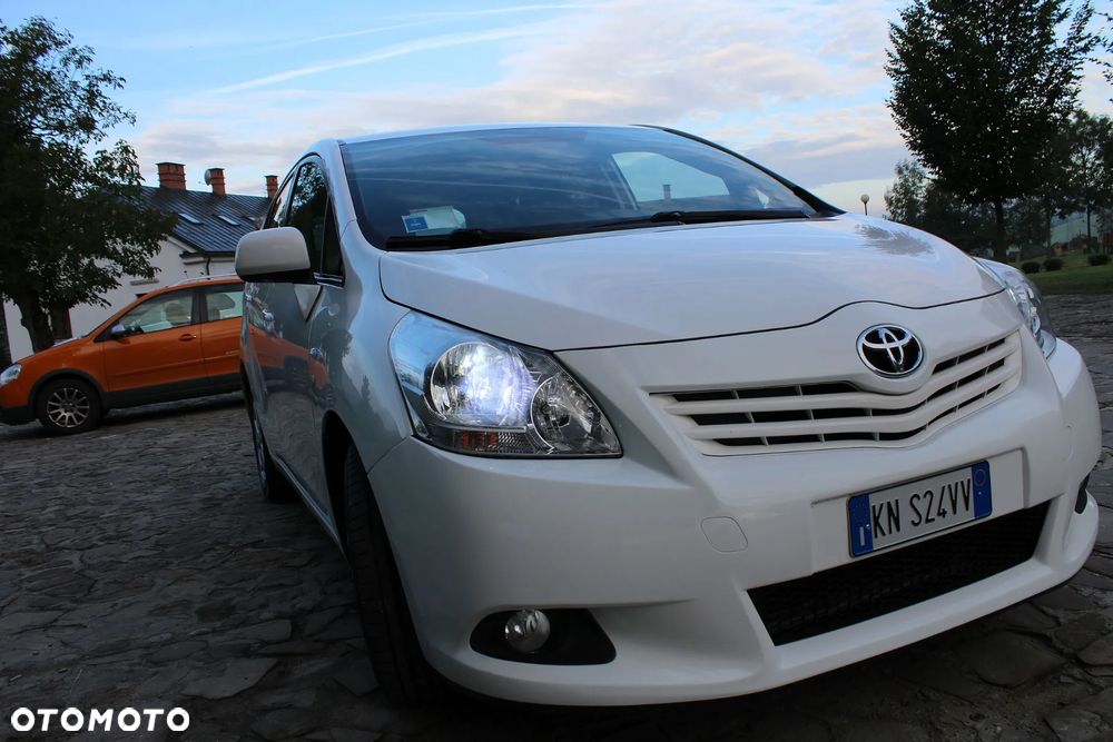 Toyota Verso 2.0 D-4D Edition - 8