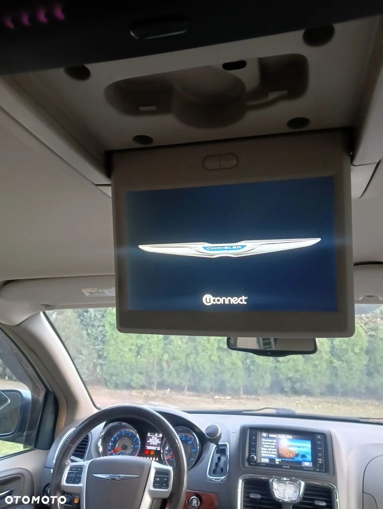 Chrysler Town & Country 3.6 Limited - 31